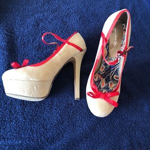 Two Lips platform pumps 👠